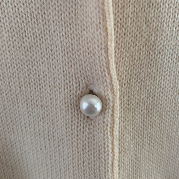 Pierre Cardin beige ivory wool cardigan with pearl buttons, collar and cuffs - Picture 5 of 8